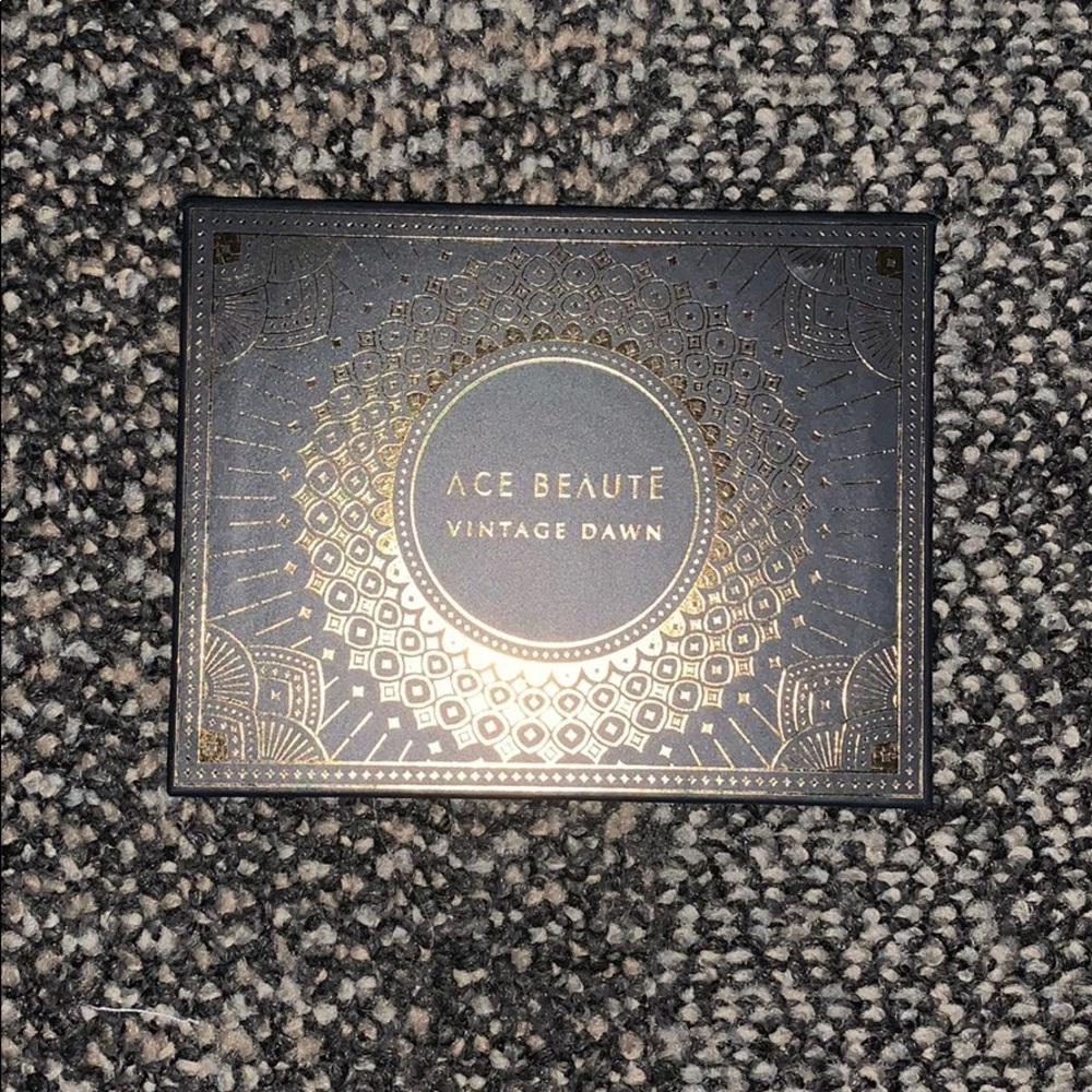Ace Beaute Vintage Dawn Palette